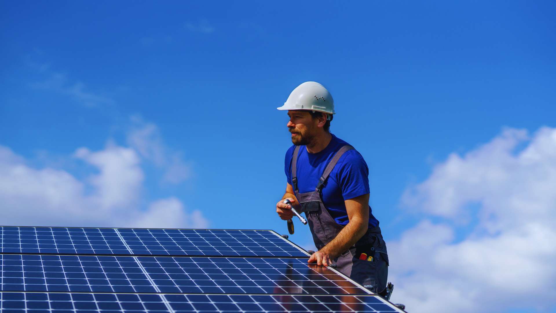 worker-installing-solar-panels_1920x1080
